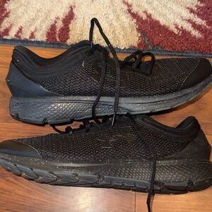 Under Armour Men's Black Athletic Sneakers